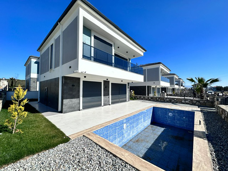 Detached Villas outside Altinkum